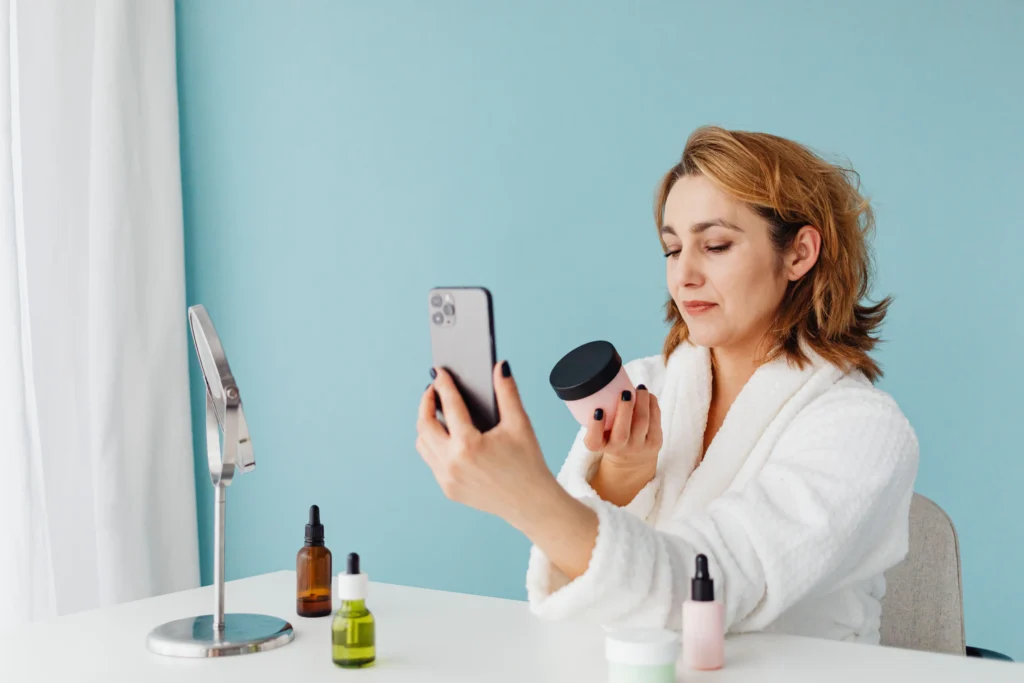 Como ser afiliada de produtos de beleza: celular com link de divulgação Como ser afiliada de produtos de beleza: celular com link de divulgação
